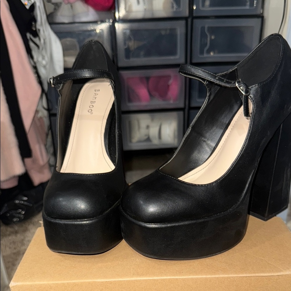 New women’s BAMBOO Black Platform Chunky Heels size 8